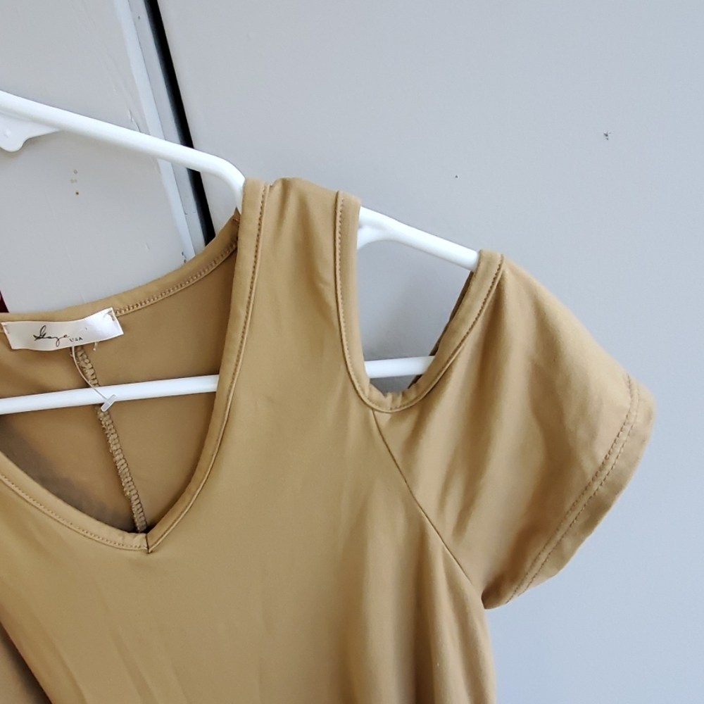 Gaze | Cold Shoulder Top